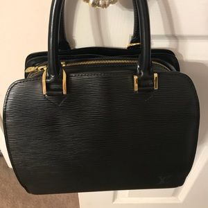 Authentic Louis Vuitton pont-neuf Epi leather bag